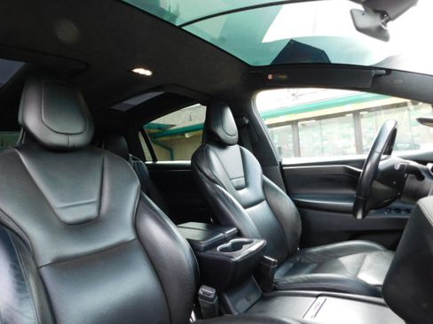 Used 2016 Tesla Model X P90D image 24