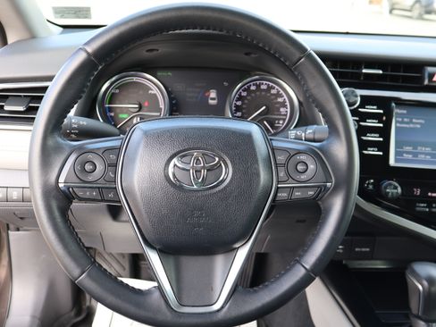 Used 2018 Toyota Camry XLE image 21