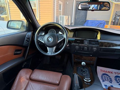 Used 2006 BMW 550i w/ M-Sport Package image 10