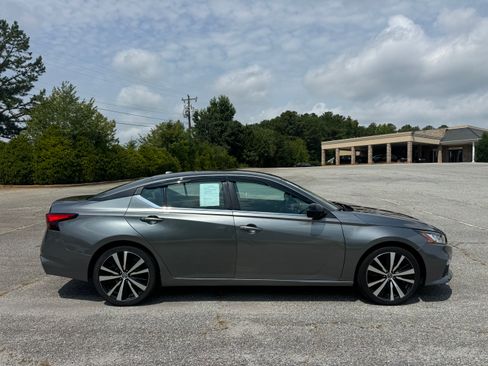 Used 2021 Nissan Altima 2.5 SR FWD image 3