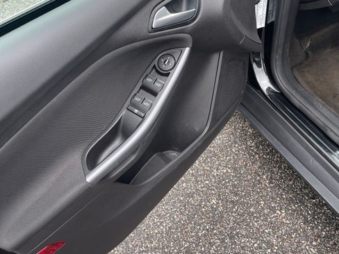 Used 2014 Ford Focus Titanium Hatchback FWD image 10
