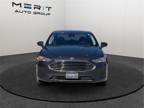 Used 2020 Ford Fusion SE image 3