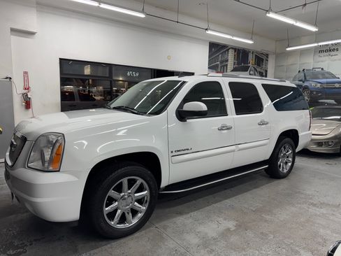 Used 2008 GMC Yukon XL Denali image 3