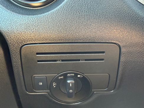 Used 2018 Mercedes-Benz Metris image 12