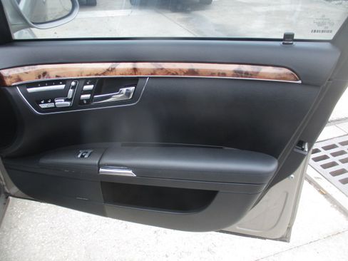 Used 2007 Mercedes-Benz S 550 image 16