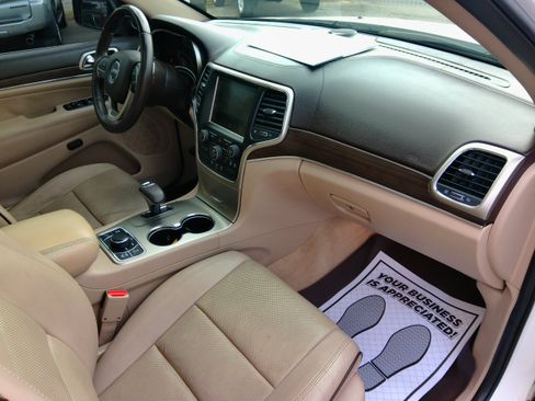 Used 2014 Jeep Grand Cherokee Overland image 45