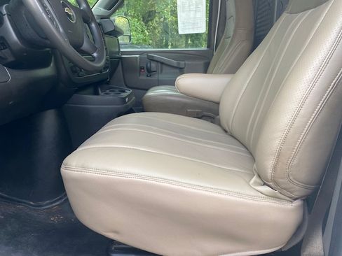 Used 2017 Chevrolet Express 2500 image 9
