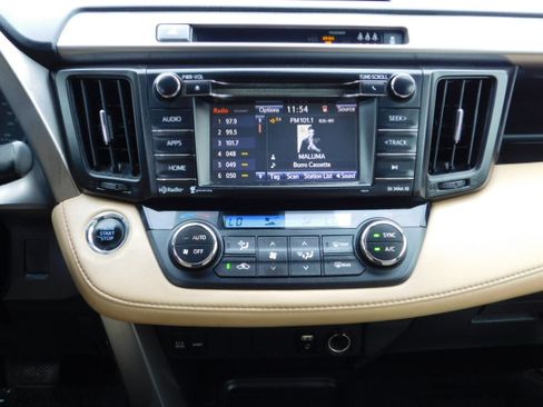 Used 2018 Toyota RAV4 XLE image 16