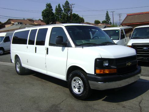 Used 2011 Chevrolet Express 3500 LT image 3