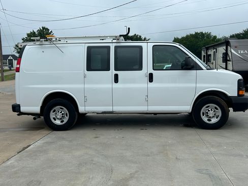 Used 2014 Chevrolet Express 2500 image 4