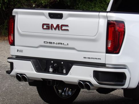 Used 2026 GMC Sierra 1500 4x4 Crew Cab Denali image 14
