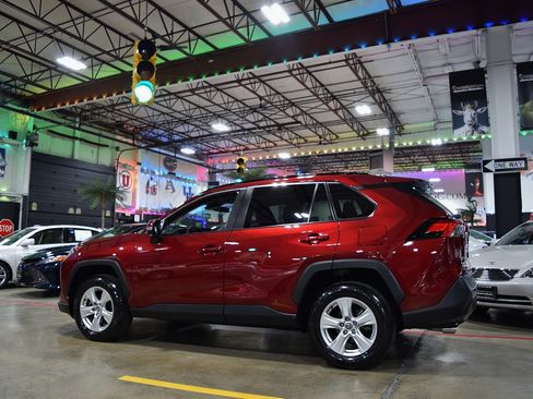 Used 2021 Toyota RAV4 XLE image 4