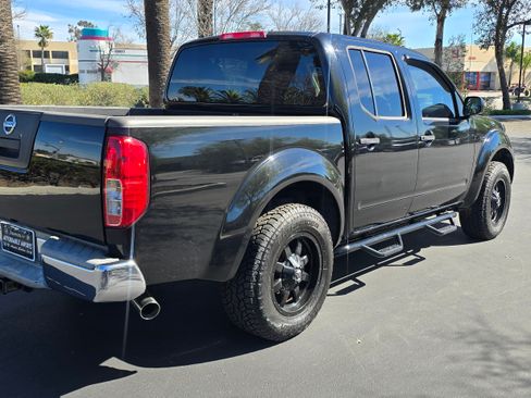 Used 2011 Nissan Frontier SE image 7