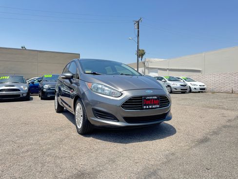 Used 2015 Ford Fiesta SE Hatchback FWD image 12