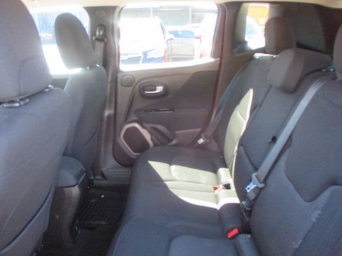 Used 2015 Jeep Renegade Latitude image 9