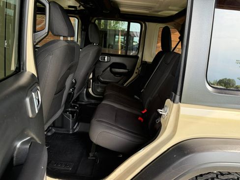 Used 2022 Jeep Wrangler 4WD Unlimited Sport image 16