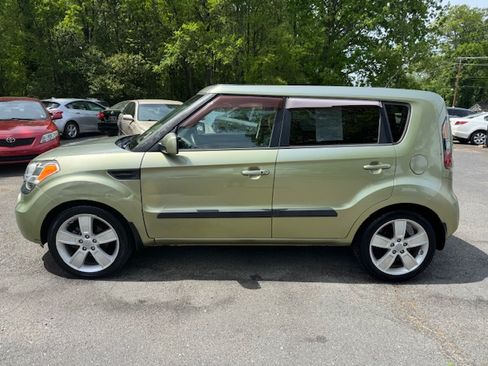 Used 2011 Kia Soul ! image 2
