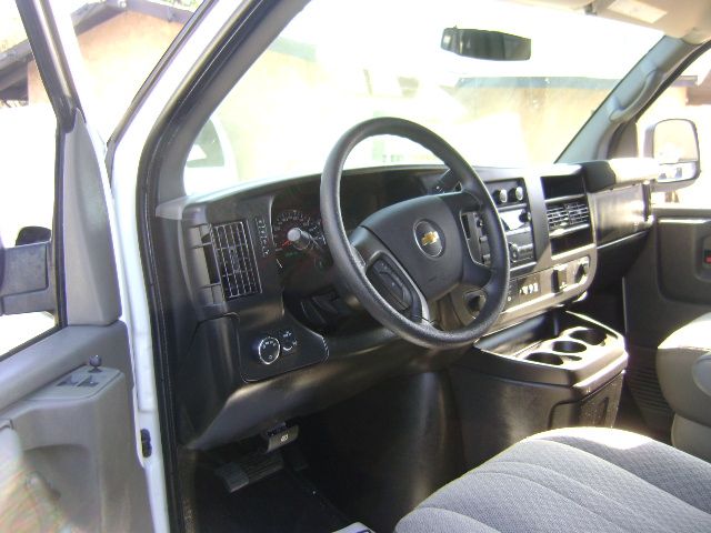 Used 2015 Chevrolet Express 3500 LT Extended Passenger RWD image 11