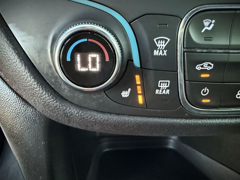 Used 2022 Chevrolet Equinox RS image 34