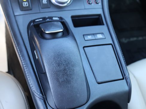 Used 2013 Lexus CT 200h image 30