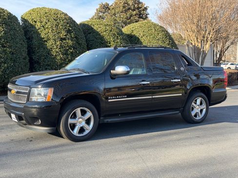 Used 2013 Chevrolet Avalanche LTZ image 1
