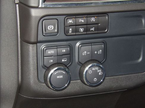 Used 2025 Chevrolet Tahoe 4WD LT image 26