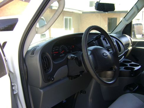 Used 2006 Ford E-150 and Econoline 150 UNAVAIL RWD image 9