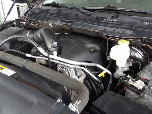 Used 2017 RAM 1500 Laramie image 22