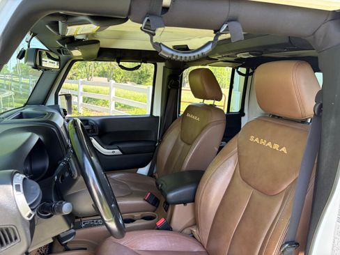 Used 2015 Jeep Wrangler 4WD Unlimited Sahara image 6