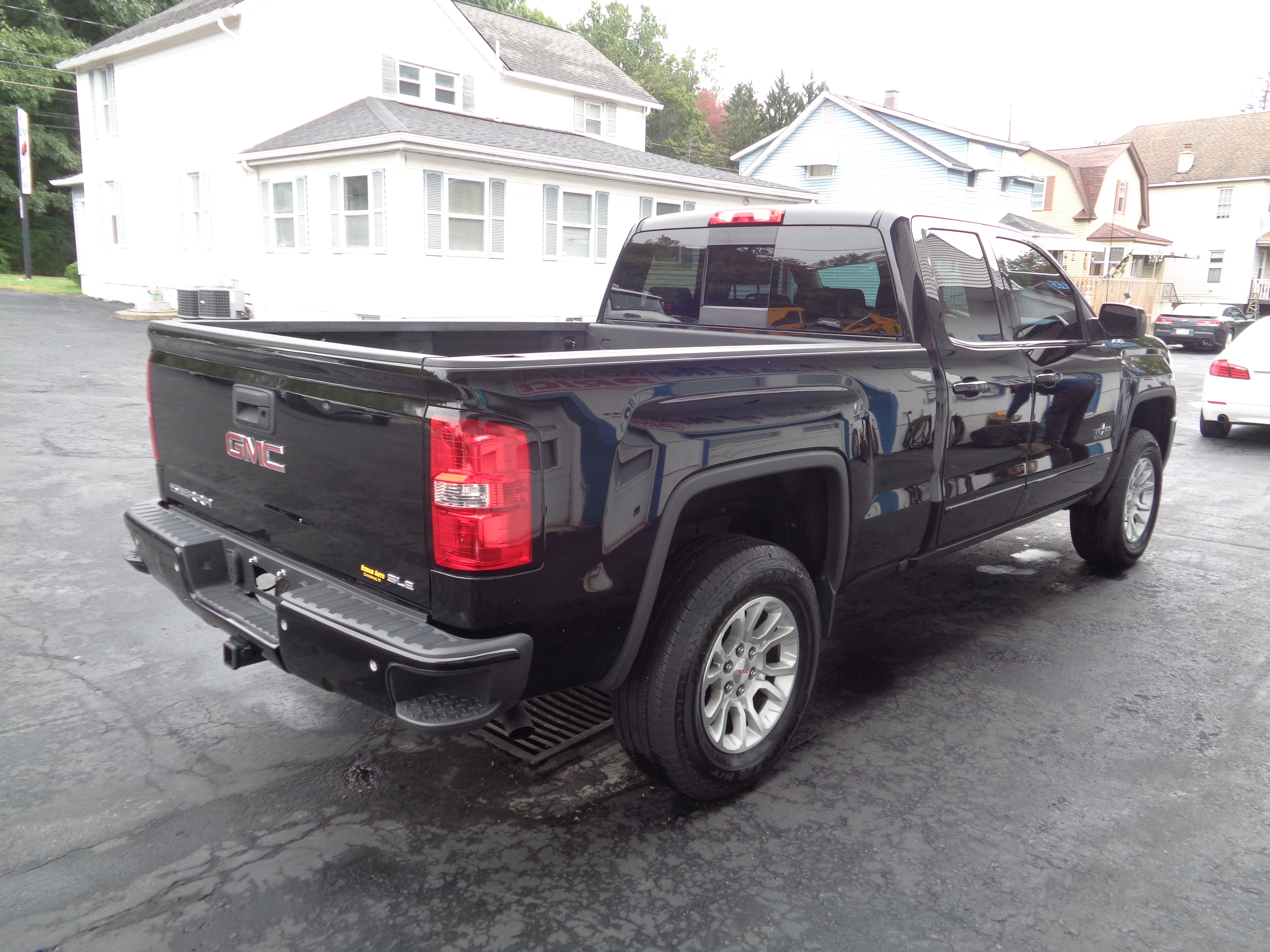 Used 2017 GMC Sierra 1500 4x4 Double Cab SLE image 2