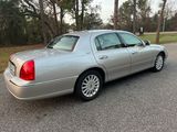 Used 2005 Lincoln Town Car Signature image 5