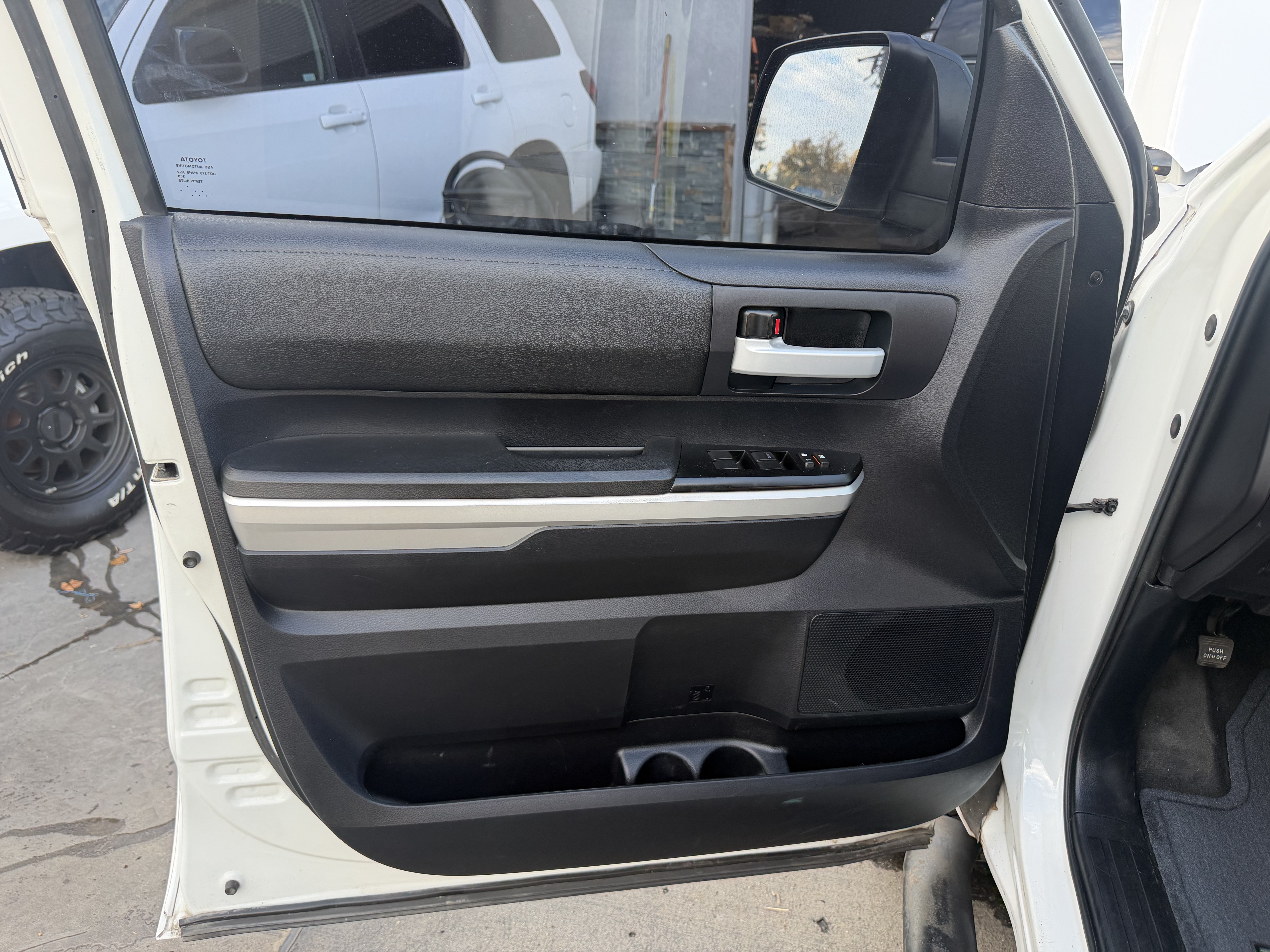 Used 2015 Toyota Tundra 4x4 SR5 w/ TRD Off-Road Pkg image 23