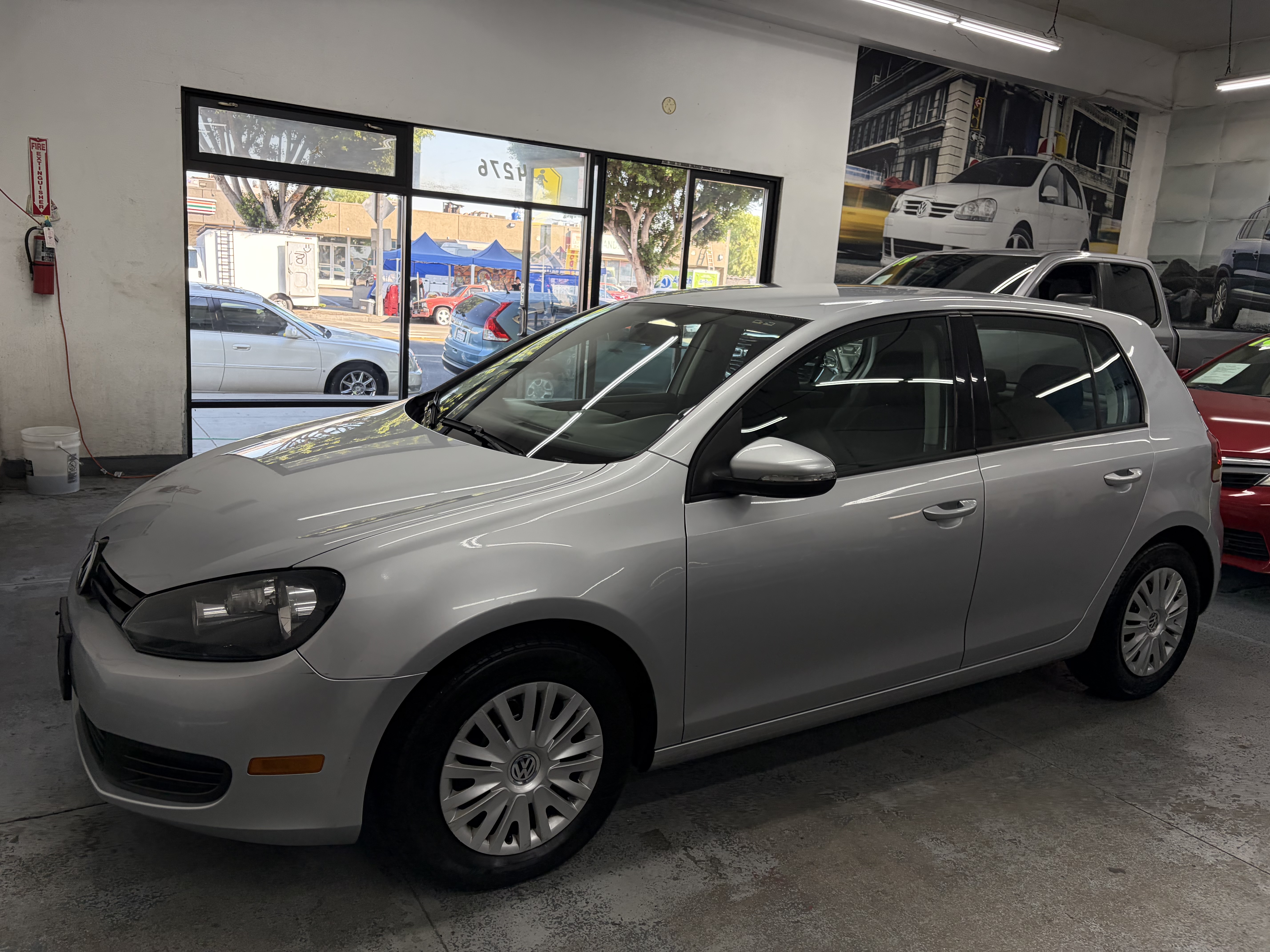 Used 2013 Volkswagen Golf 4-Door FWD image 2