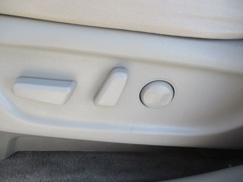 Used 2017 Kia Sedona LX FWD image 13