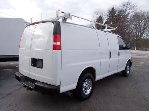 Used 2018 Chevrolet Express 2500 image 5