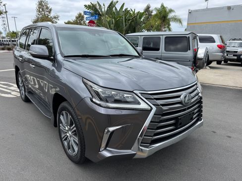 Used 2016 Lexus LX 570 image 12