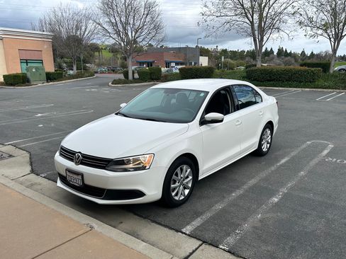Used 2014 Volkswagen Jetta SE image 3