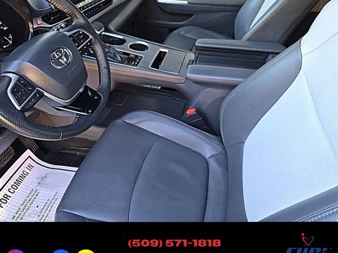 Used 2022 Toyota Sienna XSE image 21