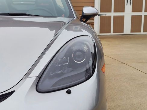 Used 2020 Porsche 718 Boxster Spyder RWD image 35