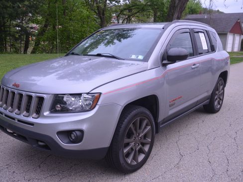 Used 2016 Jeep Compass 75th Anniversary AWD/4WD image 2
