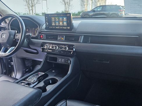 Used 2025 Honda Pilot EX-L image 17