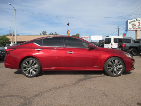 Used 2019 Nissan Altima 2.0 Platinum image 1