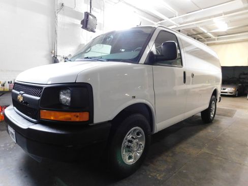 Used 2015 Chevrolet Express 2500 image 12