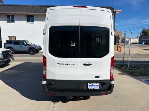 Used 2015 Ford Transit 250 XL image 5