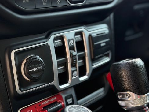 Used 2018 Jeep Wrangler Unlimited Rubicon image 9