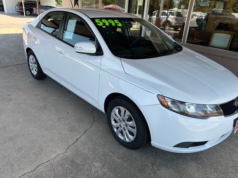Used 2010 Kia Forte EX Sedan FWD image 5