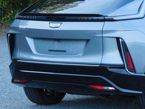 Used 2024 Cadillac Lyriq Luxury image 14