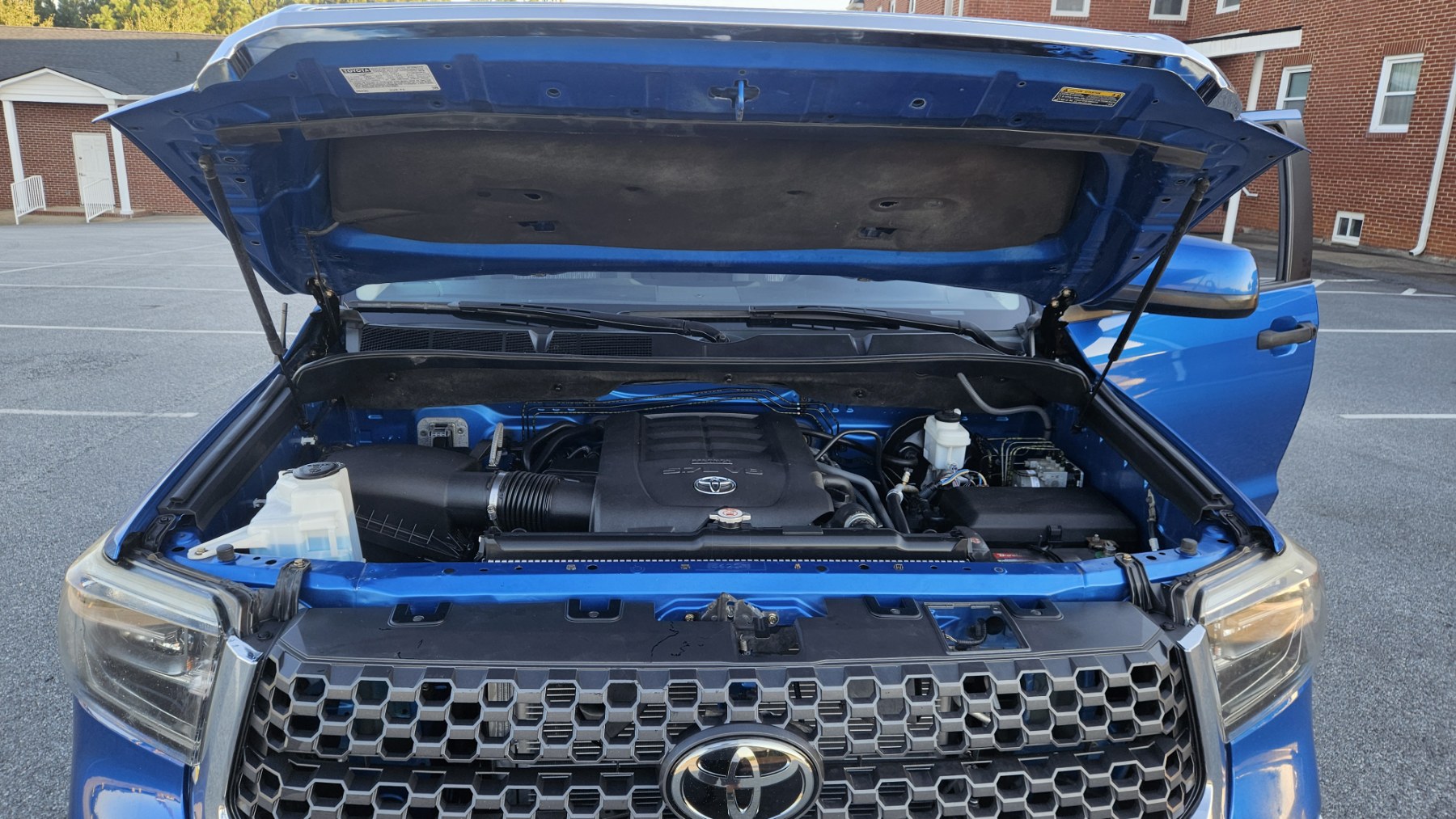 Used 2018 Toyota Tundra 4x4 CrewMax SR5 image 17