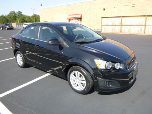 Used 2016 Chevrolet Sonic LT image 4