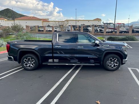 Used 2025 GMC Sierra 1500 SLT image 4